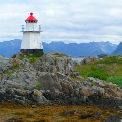 Ein Leuchtturm auf Klippen